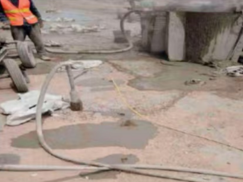 红安水泥混凝土路面板底注浆技术 路面脱空注浆整治方案